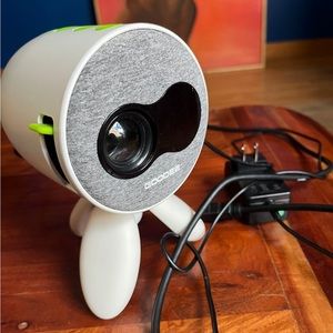 Projector! Good condition ! Comes with cords !